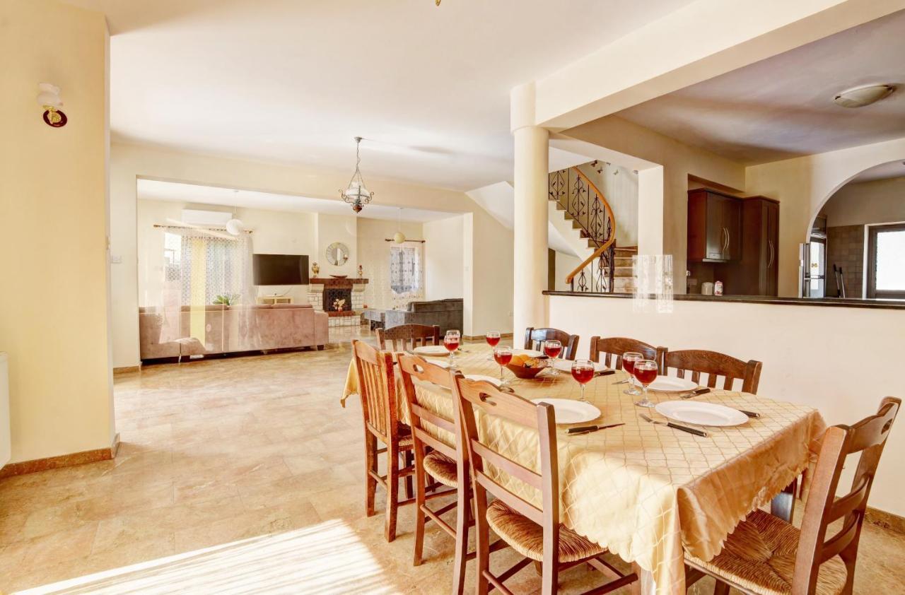 Villa Eva Айя Напа Екстериор снимка