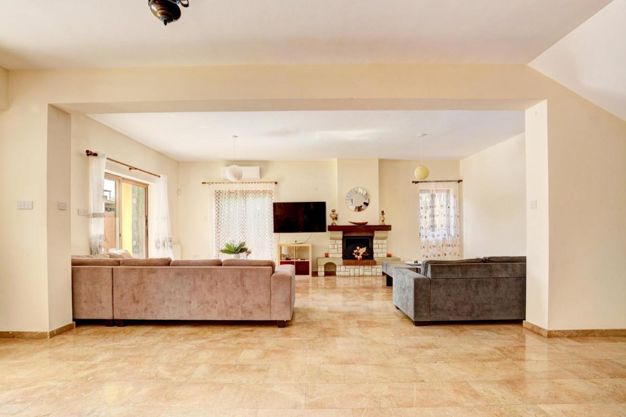 Villa Eva Айя Напа Екстериор снимка