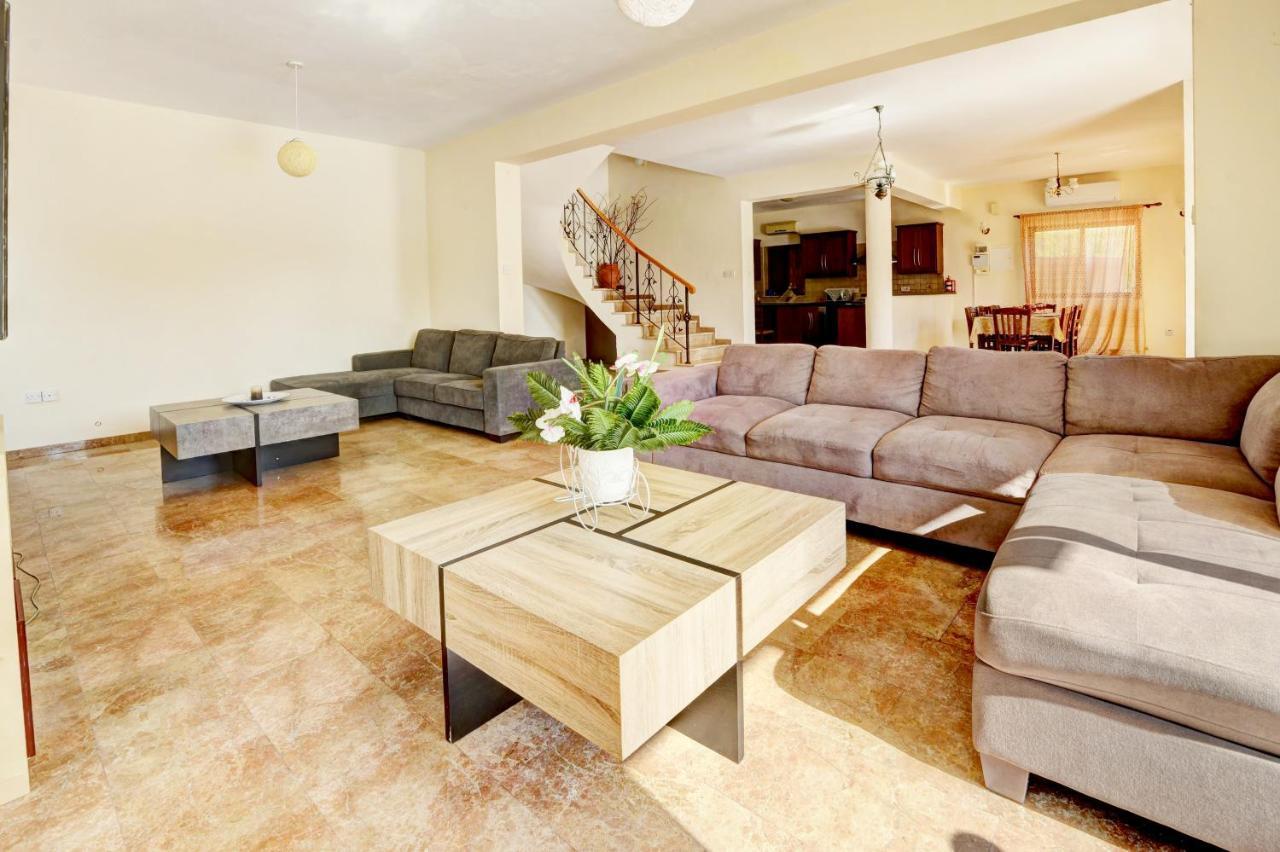 Villa Eva Айя Напа Екстериор снимка