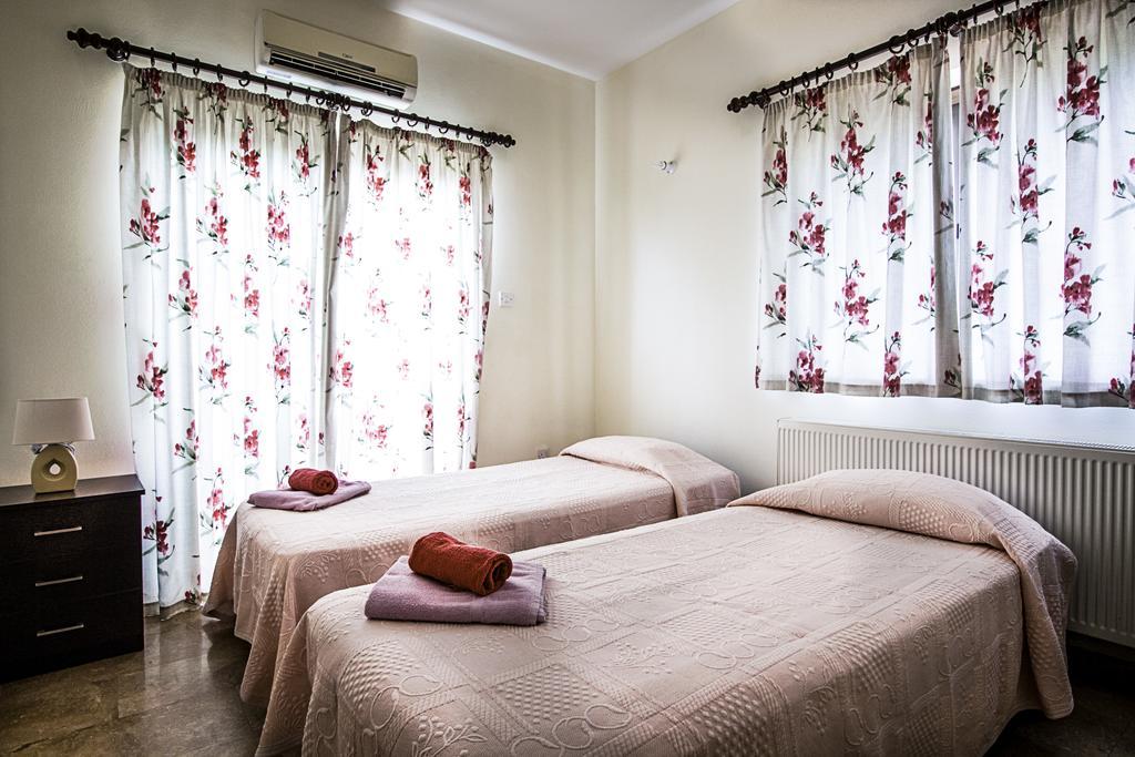 Villa Eva Айя Напа Екстериор снимка