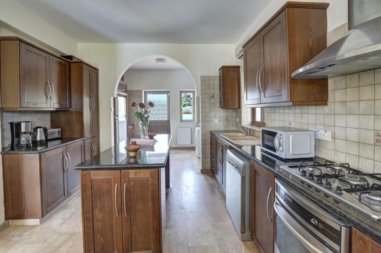 Villa Eva Айя Напа Екстериор снимка